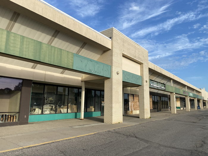 South Flint Plaza - June 21 2022 Photo (newer photo)